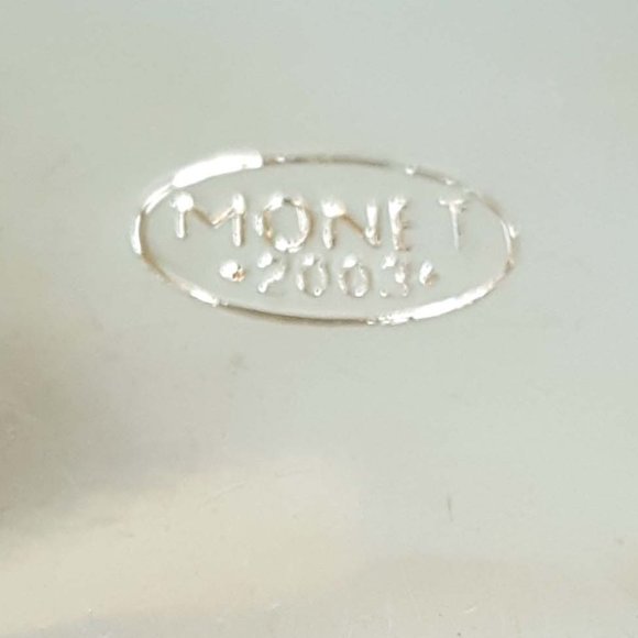 MONET "Green & Red Holiday Gift" Collectible Enamel Crystal Rhinestone Box - Picture 6 of 6